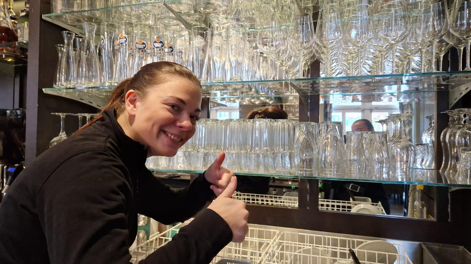 Emily Grossmann an der Bar